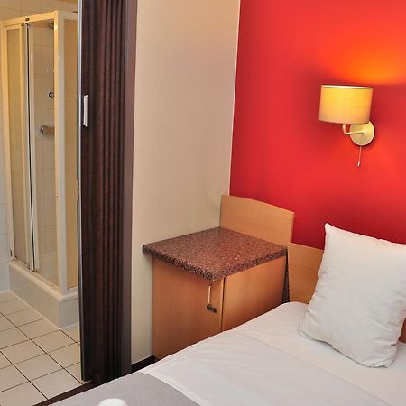 Afrit 28 Hotel Heusden-Zolder Room photo