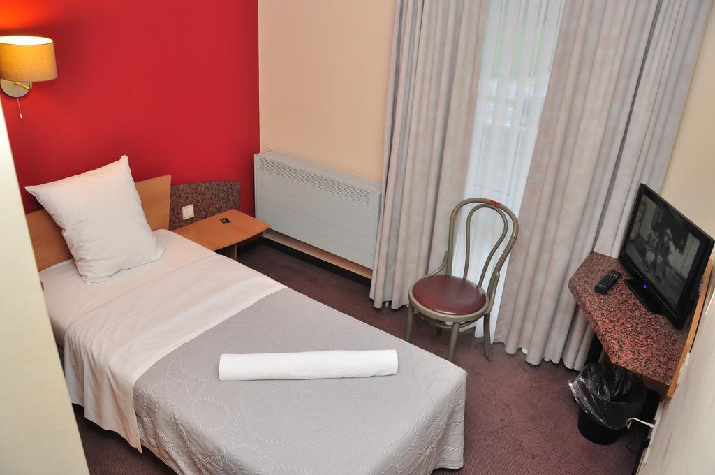 Afrit 28 Hotel Heusden-Zolder Room photo