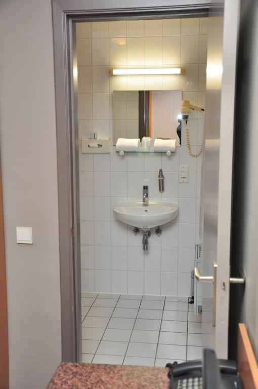 Afrit 28 Hotel Heusden-Zolder Room photo