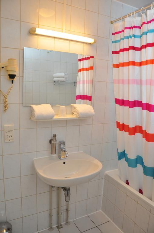Afrit 28 Hotel Heusden-Zolder Room photo